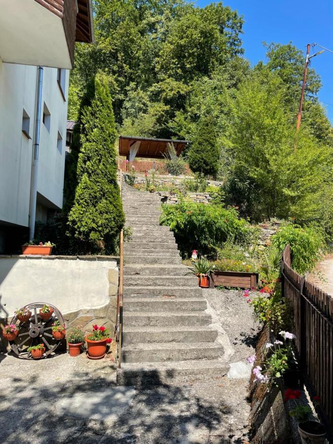 Hotel Sun House Tryavna Esterno foto