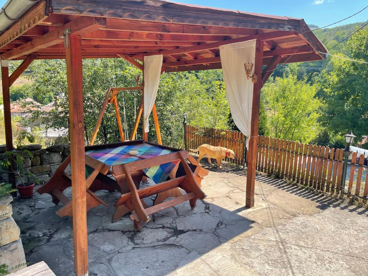 Hotel Sun House Tryavna Esterno foto